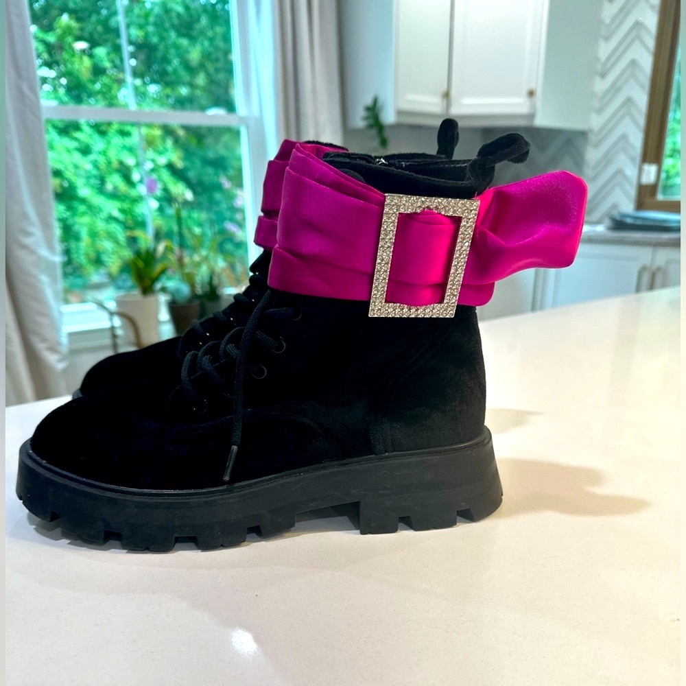 Betsey Johnson NWOT 7.5 black velvet boots